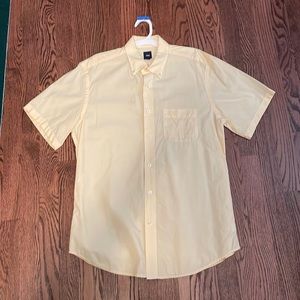 Gap button down shirt. Men’s medium